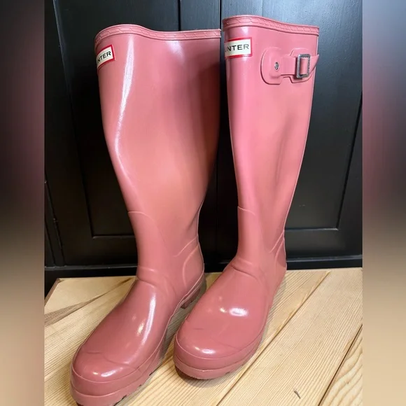 Hunter Women's Glossy Pink Rain Boots - Picture 3 of 8